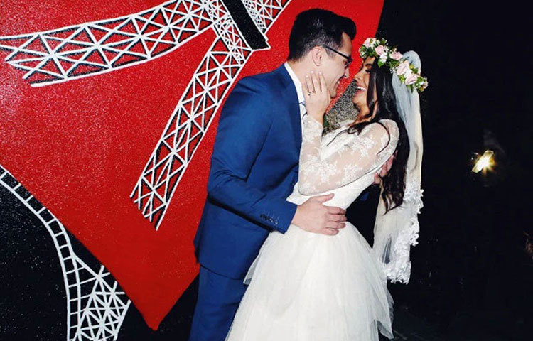 এরপর তাঁরা বিয়ে করেন ইতালিতে।