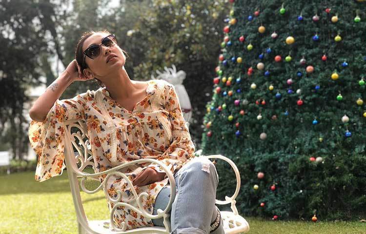 মিমি জানিয়েছেন তিনি ঐ স্ত্রোত্রটি বলতে বলতে গৌতম বুদ্ধর মূর্তির সামনে প্রার্থনা করেছেন, বোধি বৃক্ষের চারপাশে ঘুরেছেন, এতেই তার মধ্যেথেকে সমস্ত খারাপ চিন্তা দূর হয়ে অদ্ভুত একটা শান্তি এসেছে।