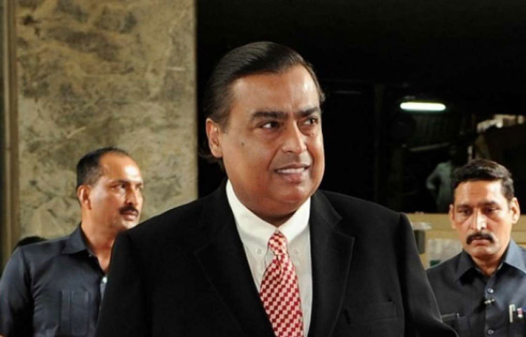 ২০০৭ সালে নিজের স্ত্রী নীতা আম্বানির ৪৪তম জন্মদিনে এ-৩১৯ বিলাসবহুল বিমান উপহার দিয়েছিলেন মুকেশ। ২৫ জন বিমানে থাকতে পারেন। চোখ ধাঁধানো জিনিসপত্র রয়েছে বিমানের ভিতরে।