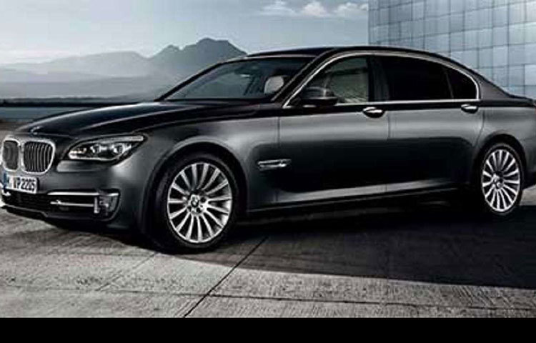 মুকেশ আম্বানির বিএমডব্লু গাড়ির দাম ১.৪ মিলিয়ন মার্কিন ডলার।