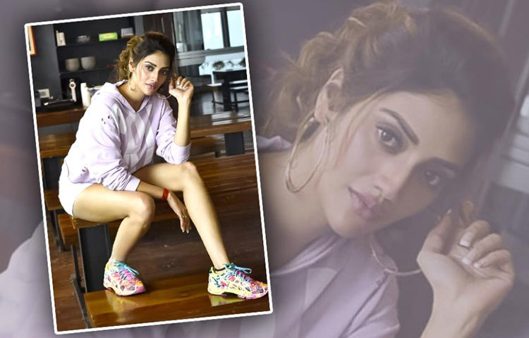 এরপরে ‘খিলাড়ি’ (২০১৩), ‘জামাই ৪২০’ (২০১৫) ছবিতে অভিনয় করেন।