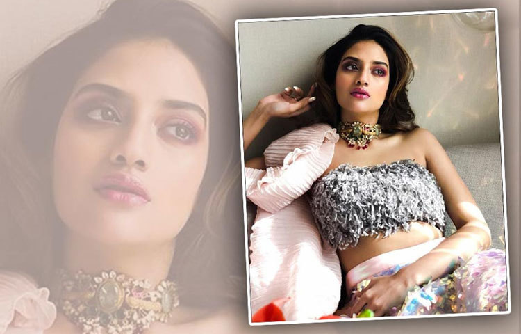 নুসরাতের সৌন্দর্যে মুগ্ধ টলিউড।