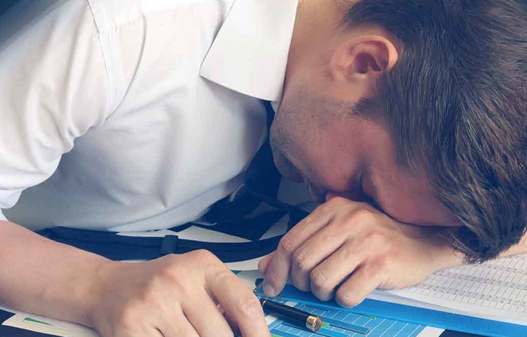 সহজেই ক্লান্ত হয়ে পড়া, অল্পেই হাঁপিয়ে যাওয়া এগুলো সবই শরীরের কলকব্জাগুলো পুরনো হয়ে যাওয়ার ফল। তাই হার্টকে সচল রাখতে ও পেশীশক্তি বাড়াতে ডায়েটে যোগ করুন দরকারি প্রোটিন। প্রয়োজনে আপনার শরীরে কতটুকু ব্যায়াম নিরাপদ তা বিশেষজ্ঞদের থেকে জেনে সেই মতো শরীরচর্চা করুন।