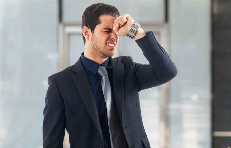 আগে অনেক কিছু মনে রাখতে পারতেন। আজকাল আর পারছেন না। এমন হলে জানবেন তা বয়সজনিত কারণেই ঘটছে। মস্তিষ্কের কাজ করার প্রবণতা কমায় এমনটা হয়। অনেক সময় শরীর তার প্রয়োজনীয় পুষ্টিগুণ না পেয়েও এমন প্রতিক্রিয়া দেখায়। তাই মস্তিষ্ককে সচল রাখতে নিয়মিত শরীরচর্চা করুন ও ডায়েটে রাখুন ওমেগা থ্রি ফ্যাটি অ্যাসিড সমৃদ্ধ খাবার।