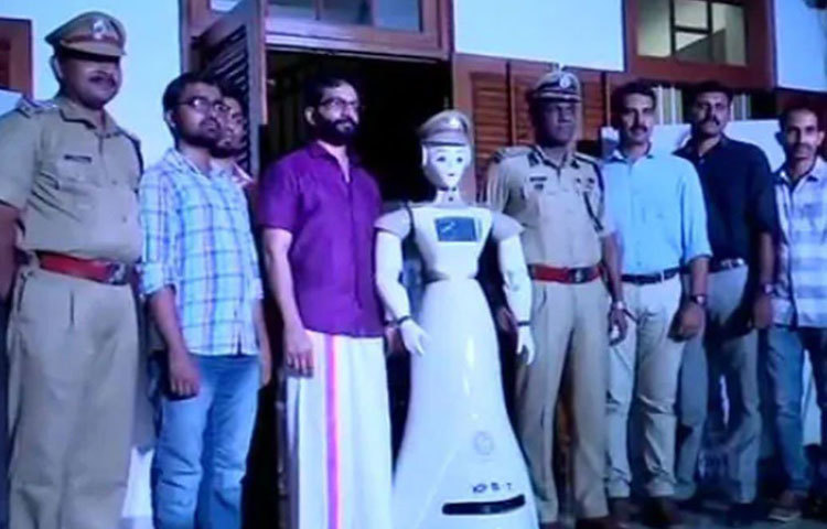 কেরালা পুলিশ ডিপার্টমেন্টের টেকনোলজিক্যাল রিসার্চ এবং ডেভেলপমেন্ট সেন্টার মানে কেরালা পুলিশ সাইবারডোম এই রোবট বানিয়েছে।