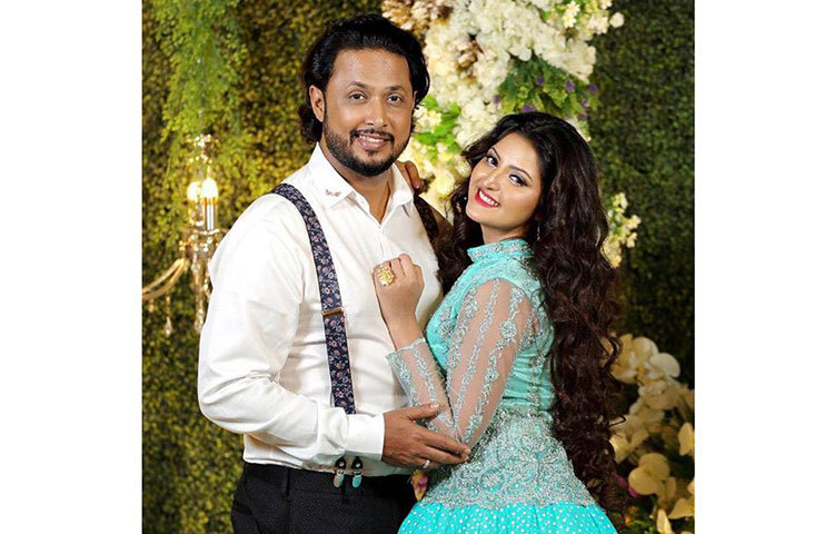 ১৪ ফেব্রুয়ারি বিশ্ব ভালোবাসা দিবসে তাদের বাগদান সম্পন্ন হয়েছে। দুই পরিবারের সদস্যদের উপস্থিতিতে তাদের বাগদান সম্পন্ন হয়েছে।