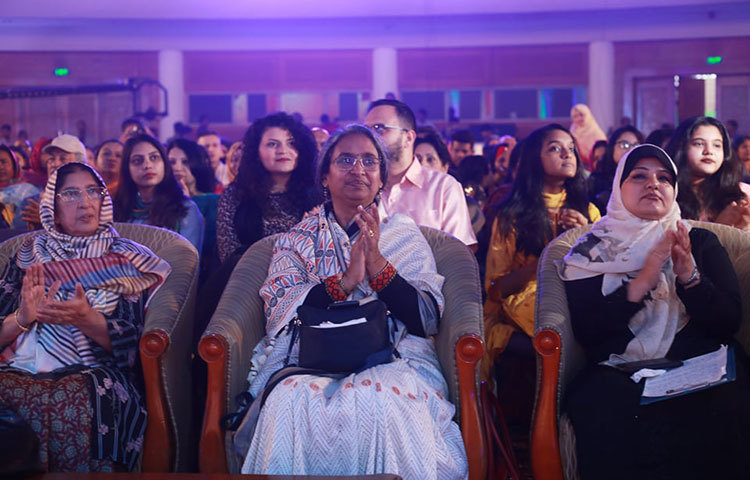 অনুষ্ঠানে আগত অতিথিরা সাংস্কৃতিক পর্ব উপভোগ করছেন। ছবি: মাহবুব আলম