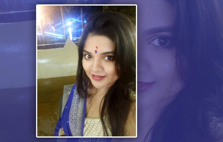 সেলফি লুকে রণিতা দাস ।