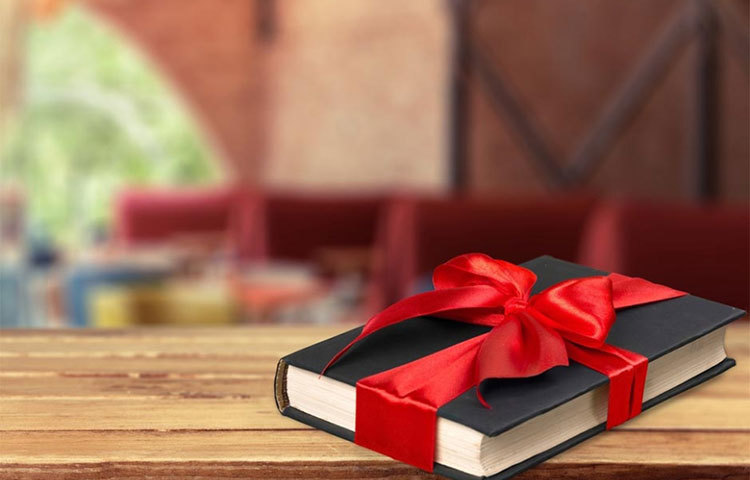 মকর: চামড়া দিয়ে তৈরি শৌখিন হাত-ব্যাগ।