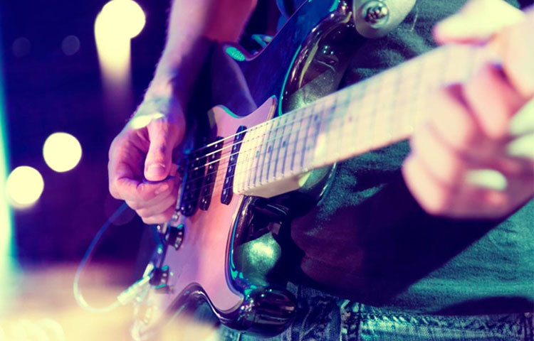 মীন: মীন রাশির প্রেমিকাকে কোনও গানের অনুষ্ঠান বা কনসার্টের টিকিট গিফট করলে উপকার পাওয়ার সম্ভবনা প্রবল।