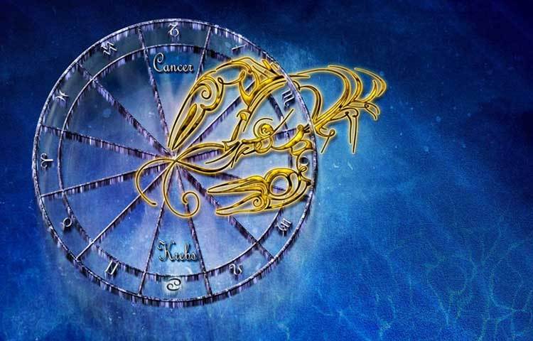 কর্কট : এই রাশির রুলিং প্লানেট চন্দ্র, যেসব সময়েই অবস্থান পরিবর্তন করে। তার প্রভাবের ফলেই এই রাশির মুড-সুইং হয় ঘন ঘন।