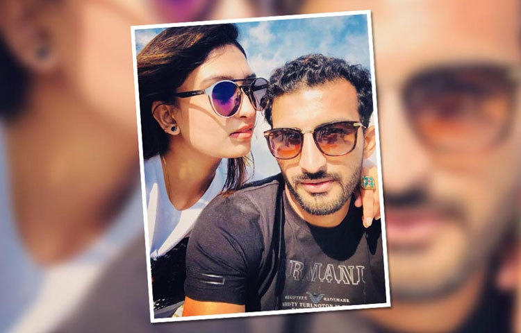 তাদের ভ্রমণের ছবি।