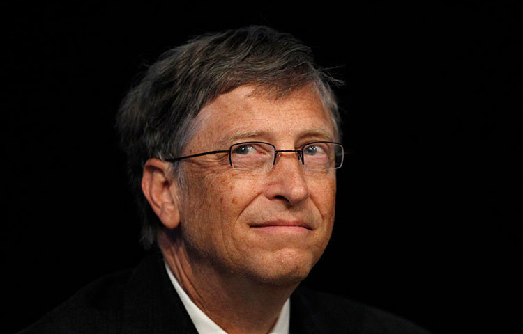 দ্বিতীয় স্থানে রয়েছেন মাইক্রোসফট সংস্থার প্রধান বিল গেটস। তার সম্পত্তির পরিমাণ ৯০০০ কোটি ডলার।