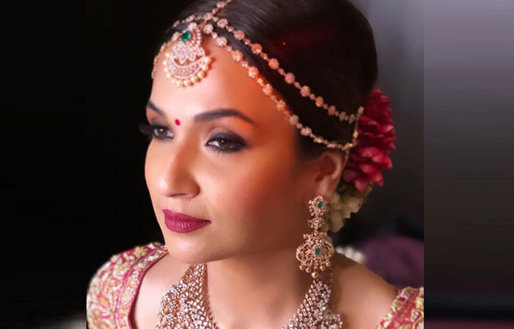 আবু জানি-সন্দীপ খোসলার ডিজাইনের পোশাক পরেছিলেন সৌন্দর্যা।