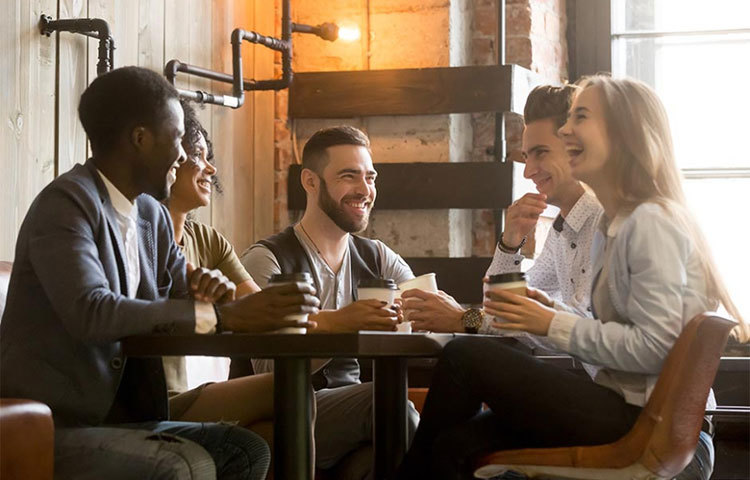 যাদের সঙ্গে বেরোনো মানেই দামি রেস্তোরাঁয় খাওয়া বা ক্লাবে গিয়ে পার্টি করা, এই সময়ে তাদের সঙ্গে বেরোবেন না।