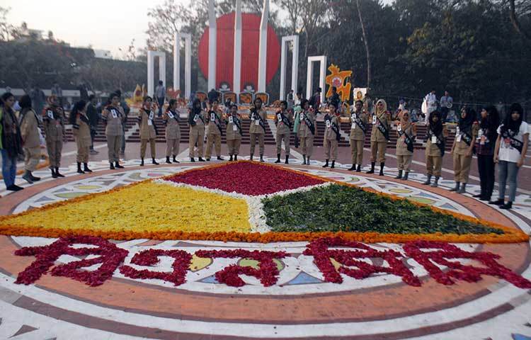বিএনসিসি-এর ফুলেল আয়োজন। ছবি: বিপ্লব দিক্ষিৎ