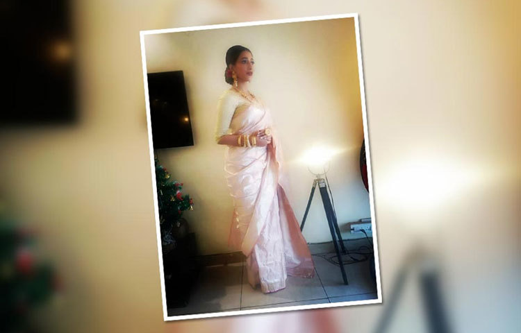 বনেদি সাজ-পোশাকে।