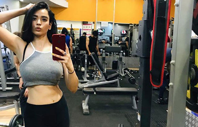 কিন্তু ডাক্তারির থেকেও আরও বড় ইচ্ছা ছিল অভিনেত্রী হওয়ার। তাই ডাক্তারি নিয়ে পড়াশোনার পাশাপাশি ন্যাশনাল স্কুল অফ ড্রামায় প্রশিক্ষণ নেন।