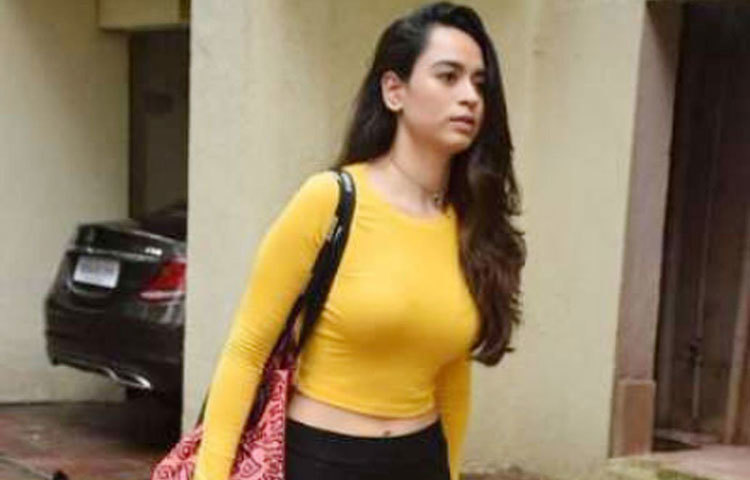 ২০১৫ সালে বলিউডে তার প্রথম ফিল্ম মুক্তি পায়। ফিল্মের নাম ‘মেরুথিয়া গ্যাংস্টার’। তবে বক্স অফিসে তেমন সাফল্য পায়নি সেই ছবি।