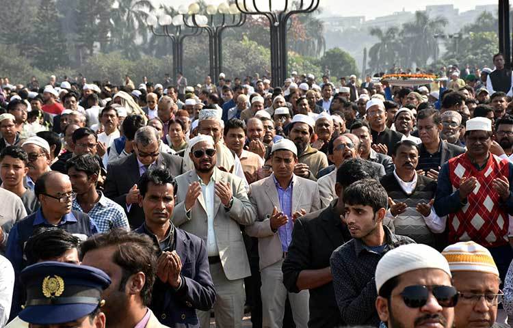 সৈয়দ আশরাফের প্রথম জানাজায় মানুষের ঢল। ছবি : বিপ্লব দিক্ষিৎ