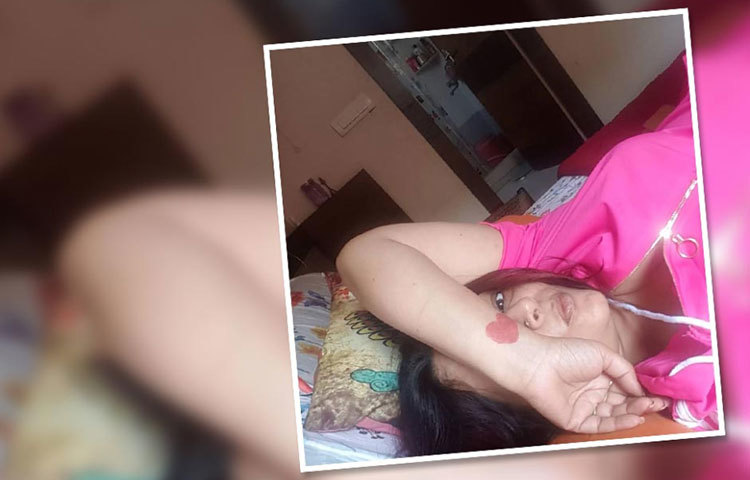 অবসর মুহূর্ত পার করছেন।