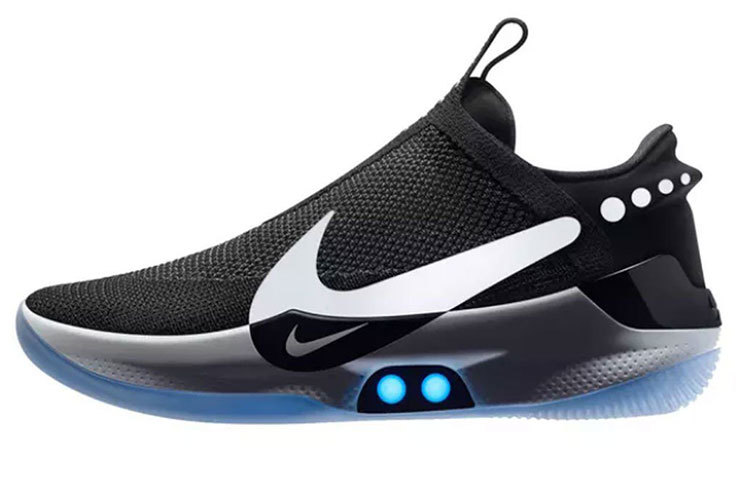 হাতে রাখা স্মার্টফোন দিয়ে এখন এই জুতোকে নিয়ন্ত্রণ করা যায়।