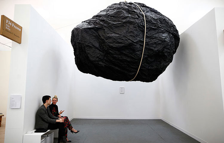 মধ্য লন্ডনের ফ্রিয়েজ আর্ট ফেয়ার।