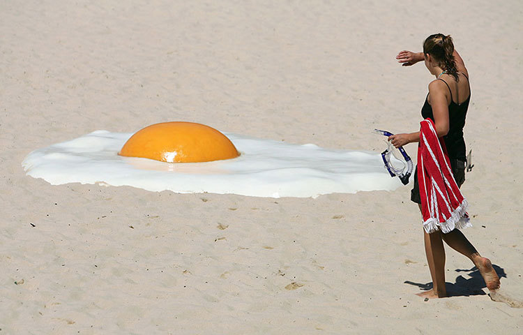 অস্ট্রেলিয়ার তামারামা সৈকতে শিল্পকলা।