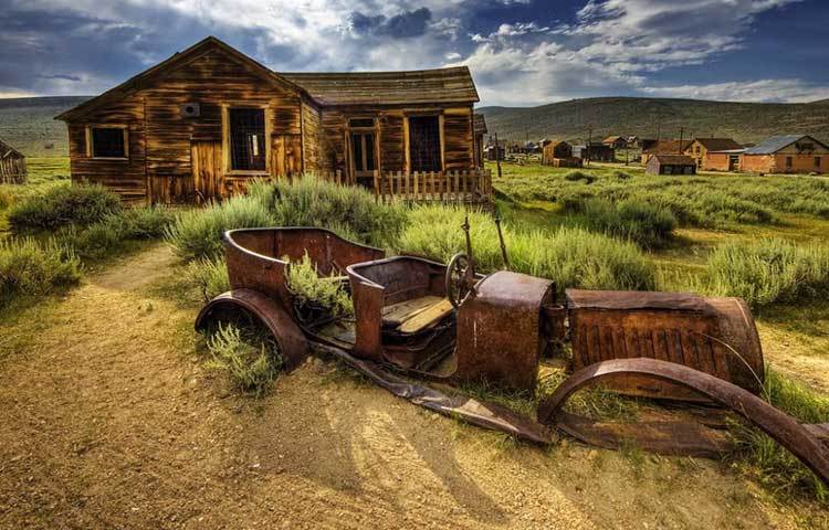 এ ছবিটি যুক্তরাষ্ট্রের ক্যালিফোর্নিয়ার বোডির। সেখানে এ পরিত্যক্ত স্থানটি ভূতুড়ে শহর হিসেবেই পরিচিত।