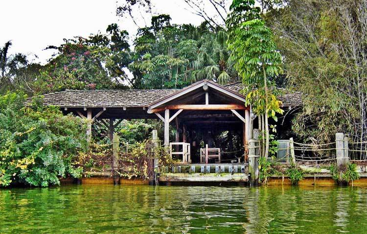 যুক্তরাষ্ট্রের ডিসকোভারি আইল্যান্ডের ভূতুরে স্থান।