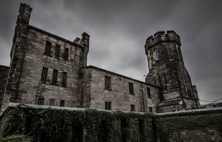 ভূতুরে এ ছবিটি যুক্তরাষ্ট্রের পেনসিলভানিয়ার ইস্টার্ন স্টেট পেনিটেনটিয়ারির।