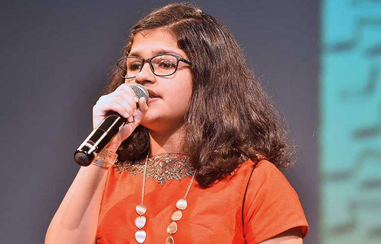 ১২ বছর বয়েেস সুচেতা ১০২টি ভিন্ন ভিন্ন ভাষায় গান গেয়ে নাম লিখিয়ে ফেলেছে গিনেস ওয়ার্ল্ড রেকর্ডেও।