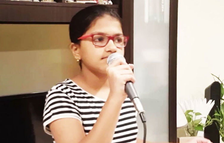 দুবাইয়ের ইন্ডিয়ান হাইস্কুলে ক্লাস এইটের ছাত্রী সে। এখন বয়স ১৩। ভারতবর্ষের সব ভাষাতেই গান গাইতে পারদর্শী সুচেতা। তবে বরাবরই ছোট্ট এই মেয়ের পাখির চোখ ছিল বিদেশি ভাষা শেখা।