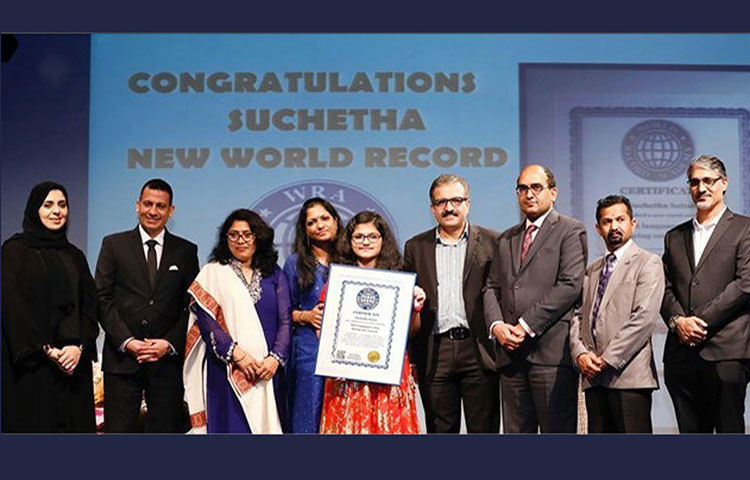 হায়দরাবাদের গায়ক কেসিরাজু শ্রীনিবাস যিনি গজল শ্রীনিবাস বলেই অধিক খ্যাত, তার রেকর্ড ছিল ৭৬টি ভিন্ন ভাষায় গান গাওয়ার। ৮৫টি ভিন্ন ভাষায় গান গেয়ে সেই গজল শ্রীনিবাসের রেকর্ড এক নিমেষে ভেঙে দিয়েছিল সুচেতা।