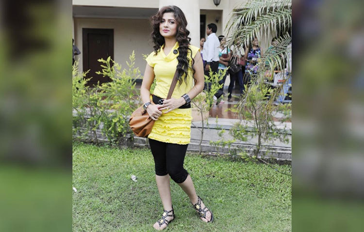 দীর্ঘ ক্যারিয়ারে অনেক পুরস্কারও জিতেছেন তিনি।