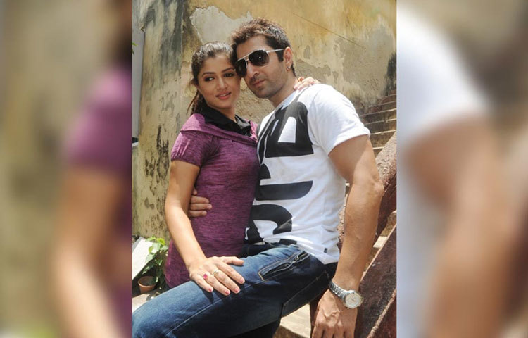 জিৎ-এর সঙ্গে আবেদনময়ী অভিনেত্রী শ্রাবন্তী।