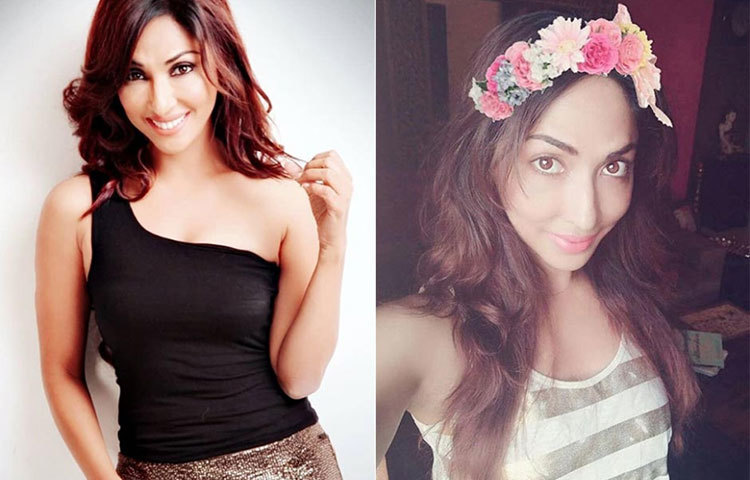 মউলী গাঙ্গুলীর হাসিতে মুক্তা ঝরে।