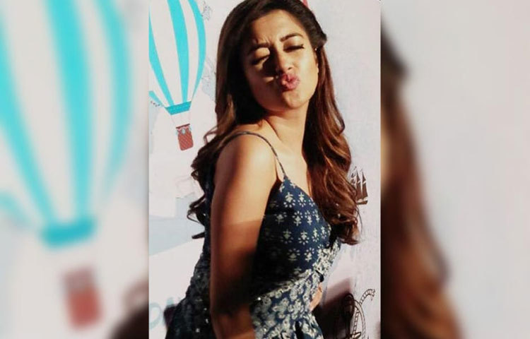 আবেদনময়ী মুডে আছেন টিনা।