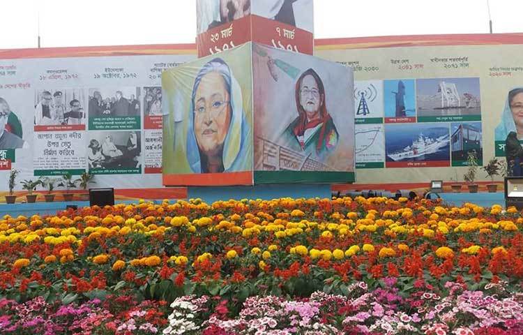 বাণিজ্য মেলার মাঠে একটুকরো পুষ্প উদ্যান। ছবি : প্রদীপ দাস