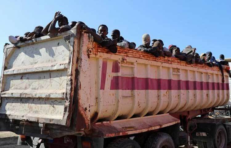 লিবিয়া: আফ্রিকার শক্তিশালী দেশ লিবিয়াতেও রেলগাড়ির ব্যবস্থা নেই। অদূর ভবিষ্যতে রেললাইন বসানোর কোনো পরিকল্পনাও তাদের নেই।
