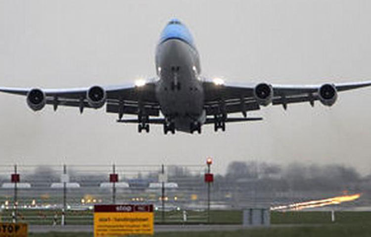 আইসল্যান্ড: বরফঢাকা আইসল্যান্ডে পরিবহন ব্যবস্থা খুবই উন্নত। কিন্তু সেখানেও রেলপথের কোনো চিহ্ন নেই।