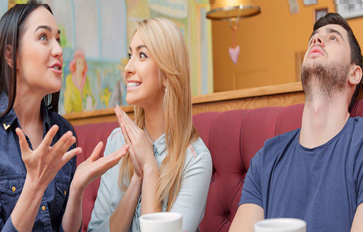 বন্ধুরা সবাই মিলে ভালোবাসা দিবসের কোনো একটা পরিকল্পনা করছেন, তারপর বিশেষ মানুষটিকে সেই কথা জানালেন, ভুলেও এমনটা করবেন না। এই একটা দিন শুধু দু’জনের জন্যই রাখলে ভালো। বিপরীতের মানুষটি অভিমানী হলে কিন্তু সবাইকে নিয়ে কোনো পরিকল্পনা না করে, দু’জনে মিলে সময় কাটানোই শ্রেয়।