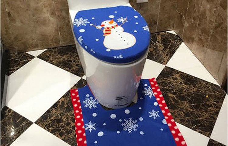 আমেরিকায় অনেকেই নাকি প্রেমিক প্রেমিকাকে রাগিয়ে দিতে টয়লেট সিট উপহার দেন। আপনি কিন্তু এটা ভুলেও করবেন না। তাহলে অবধারিত বিচ্ছেদ।