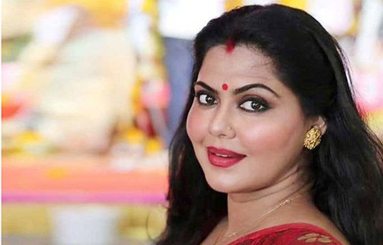 এই নায়িকাকে ভোজপুরি সিনেমার ড্রিমগার্লও বলা হয়।