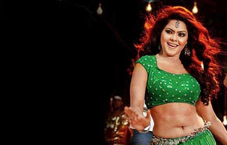 কিন্তু পরবর্তীতে জানা যায়, সেটি ‘অউরত খিলনা নেহি’-নামে ছবির একটি দৃশ্য। ছবিতে দলিত তরুণীর ভূমিকায় অভিনয় করেছিলেন রিঙ্কু। সেই ছবিটিই ‘ফেক নিউজ’ হিসাবে পোস্ট হয়ে কয়েক হাজার বার শেয়ার হয়েছিল।