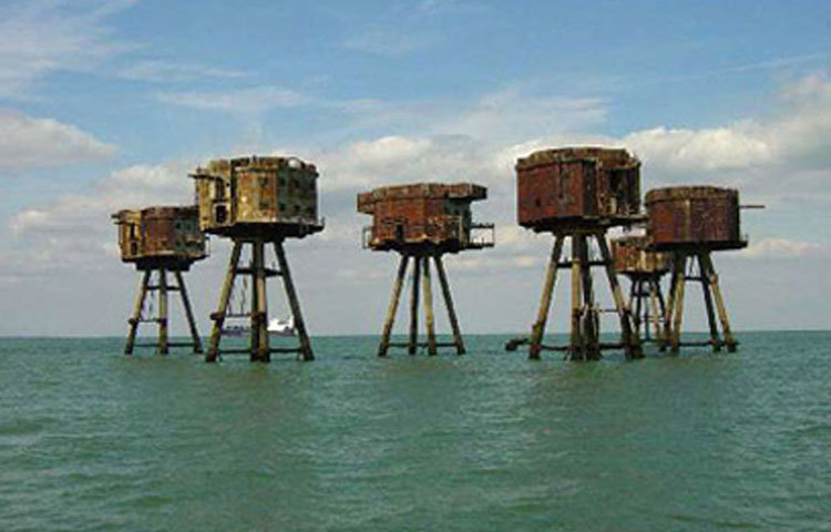 প্রকৃতপক্ষে তিনটি আলাদা দুর্গ বানানো হয়েছিল। তার মধ্যে বর্তমানে রেডস্যান্ড এবং সিভারিং নামে দুর্গ দু’টি অক্ষত রয়েছে। অন্যটি অর্থাৎ নোর আর্মি দুর্গ সম্পূর্ণ ধ্বংস হয়ে গিয়েছে। প্রবল ঝড় এবং একটি জাহাজের ধাক্কায় ১৯৫৩ সাল নাগাদ দুর্গটির একাংশ ভেঙে পড়ে।