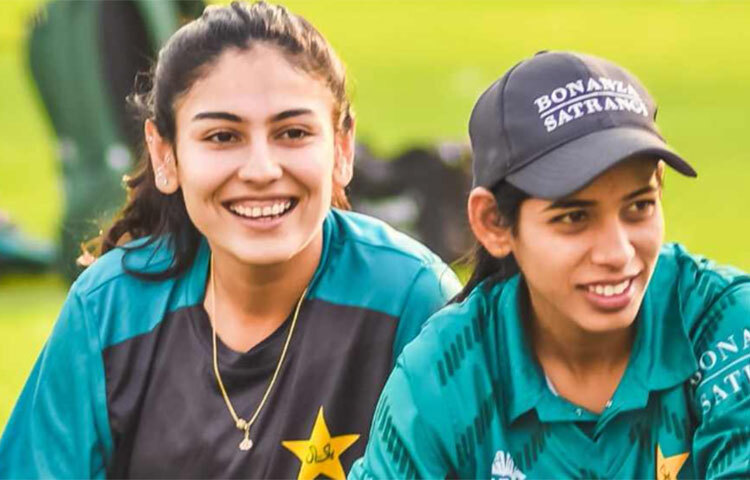 খেলার পাশাপাশি সাজঘর সবসময় মাতিয়ে রাখেন কাইনাত। সতীর্থদের সঙ্গে মাঝেমধ্যেই ছবি ও ভিডিয়ো প্রকাশ করতে দেখা যায় তাকে। ছবি: সংগৃহীত