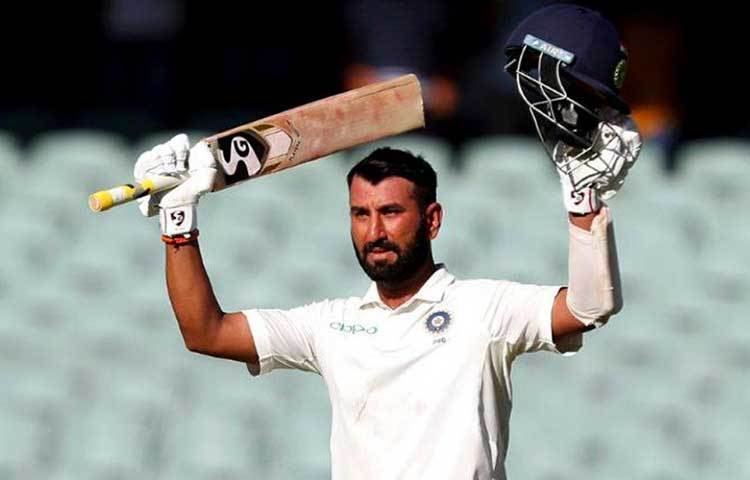 চেতেশ্বর পূজারা তিন নম্বরে ভারতের বড় ভরসা। তিনি হলেন টেস্টের বিশেষজ্ঞ। এখন পর্যন্ত ৭৫ টেস্ট খেলেছেন তিনি। ৪৯.৪৮ গড়ে করেছেন ৫৭৪০ রান। রয়েছে ১৮ সেঞ্চুরি। নিউজিল্যান্ডে এসে প্রস্তুতি ম্যাচেও বড় রান পেয়েছেন তিনি।