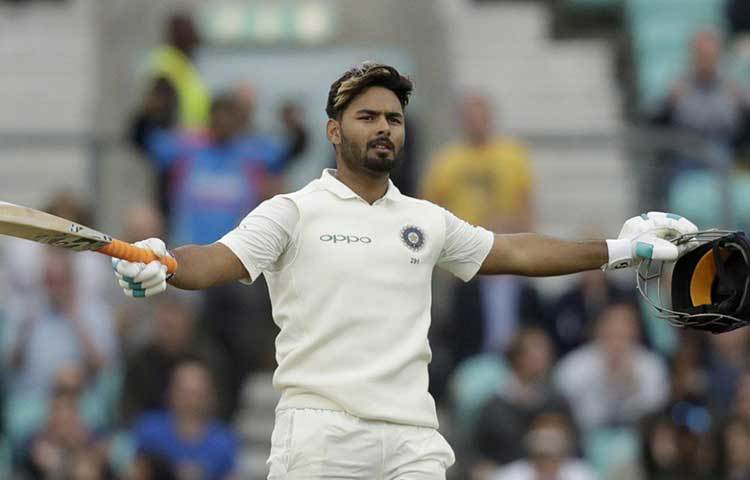 প্রাথমিকভাবে উইকেটকিপার হিসেবে ঋদ্ধিমান সাহা এগিয়ে থাকলেও ব্যাটিং দক্ষতায় লড়াইয়ে এসে পড়েছেন ঋষভ পন্থ। ব্যাটিং গভীরতা বাড়ানোর জন্য তাকে খেলানো হতে পারে। আর নিউজিল্যান্ডের পিচে অসমান বাউন্স না থাকায় কিপার হিসেবে পান্থকে খুব বেশি পরীক্ষার সামনে নাও পড়তে হতে পারে।