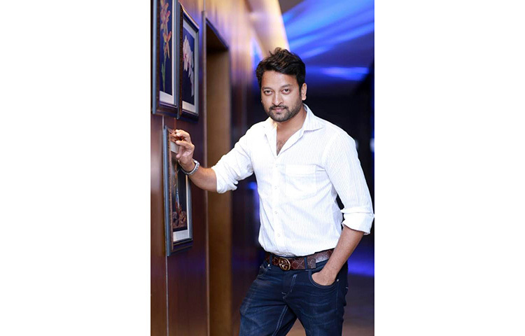 সায়মনের এই ছবি ভক্তরা বেশ পছন্দ করেছেন তা ফেসবুকের কমেন্ট দেখে বোঝা যায়। ছবি: ফেসবুক